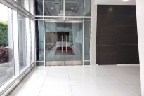 33. Suite 100