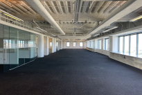 93. Suite 900