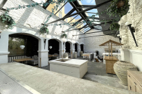 33. Atrium