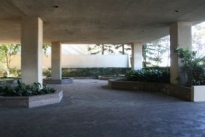 West Hills Plaza