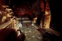 23. Interior 