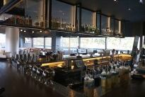 32. Bar
