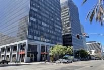 Paramount Plaza