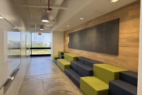 121. 400 Suite 3345 Bld.