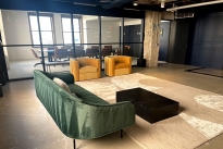 83. Suite 875